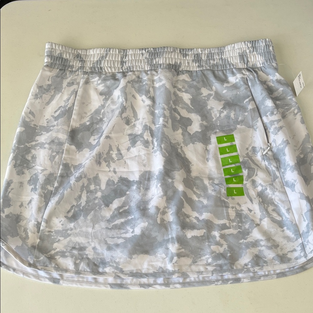#2947 NWT RBX Camo Skorts